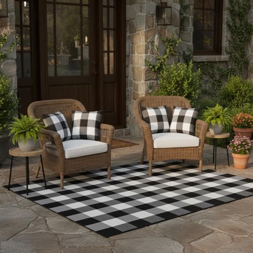 5 Pcs Buffalo Plaid Set 4 Pillow Covers 1 Rug,Black and White