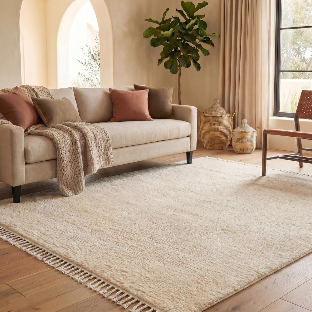 SAFAVIEH Area Rug 8x10 - Casablanca Shag Collection - Large - Beige, Hand-Kno...