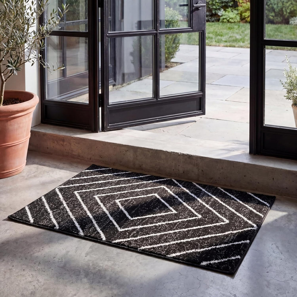 SAFAVIEH Adirondack Area Rug 3x4, Modern Chevron Black & Light Gray ADR251F