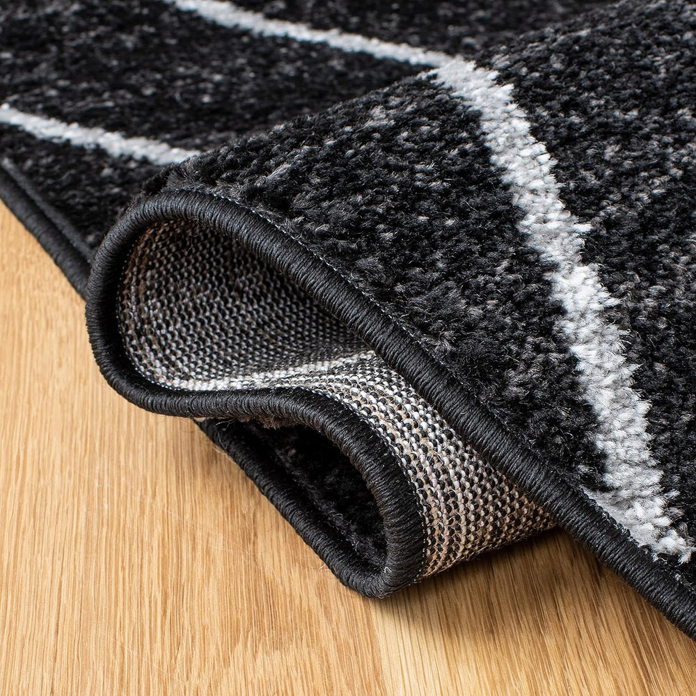 SAFAVIEH Adirondack Area Rug 3x4, Modern Chevron Black & Light Gray ADR251F
