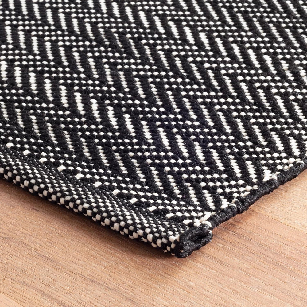 Dash & Albert Herringbone Black/Ivory Indoor/Outdoor Rug, 7'6"x9...