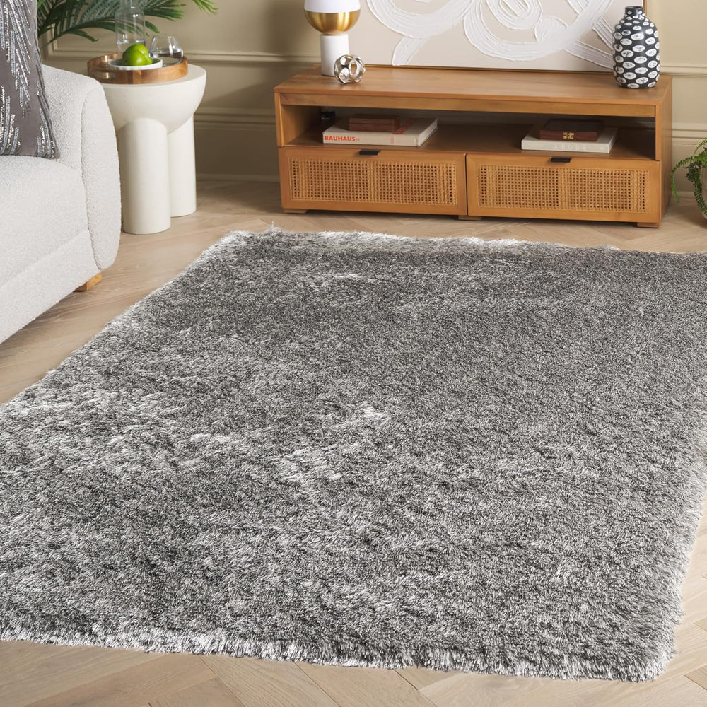 SAFAVIEH Area Rug 5x7 - Paris Shag Collection - Silver, Handmade, Soft Flowin...