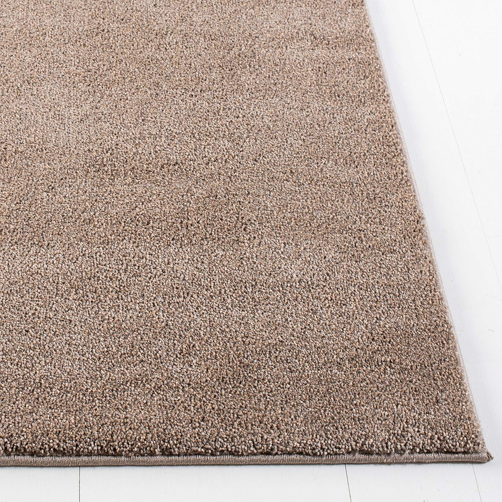 SAFAVIEH Plain and Solid Collection Area Rug - 5'5" x 7'7",...