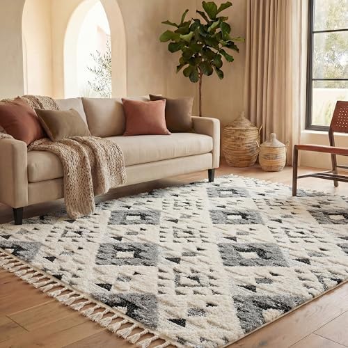 SAFAVIEH Area Rug 8x10 - Moroccan Tassel Shag Collection - Large - Ivory &amp...