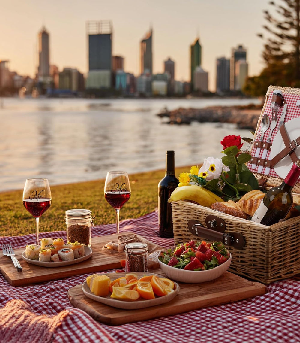 Picnic Basket for 2 with Lid and Handle Waterproof Picnic Blanket