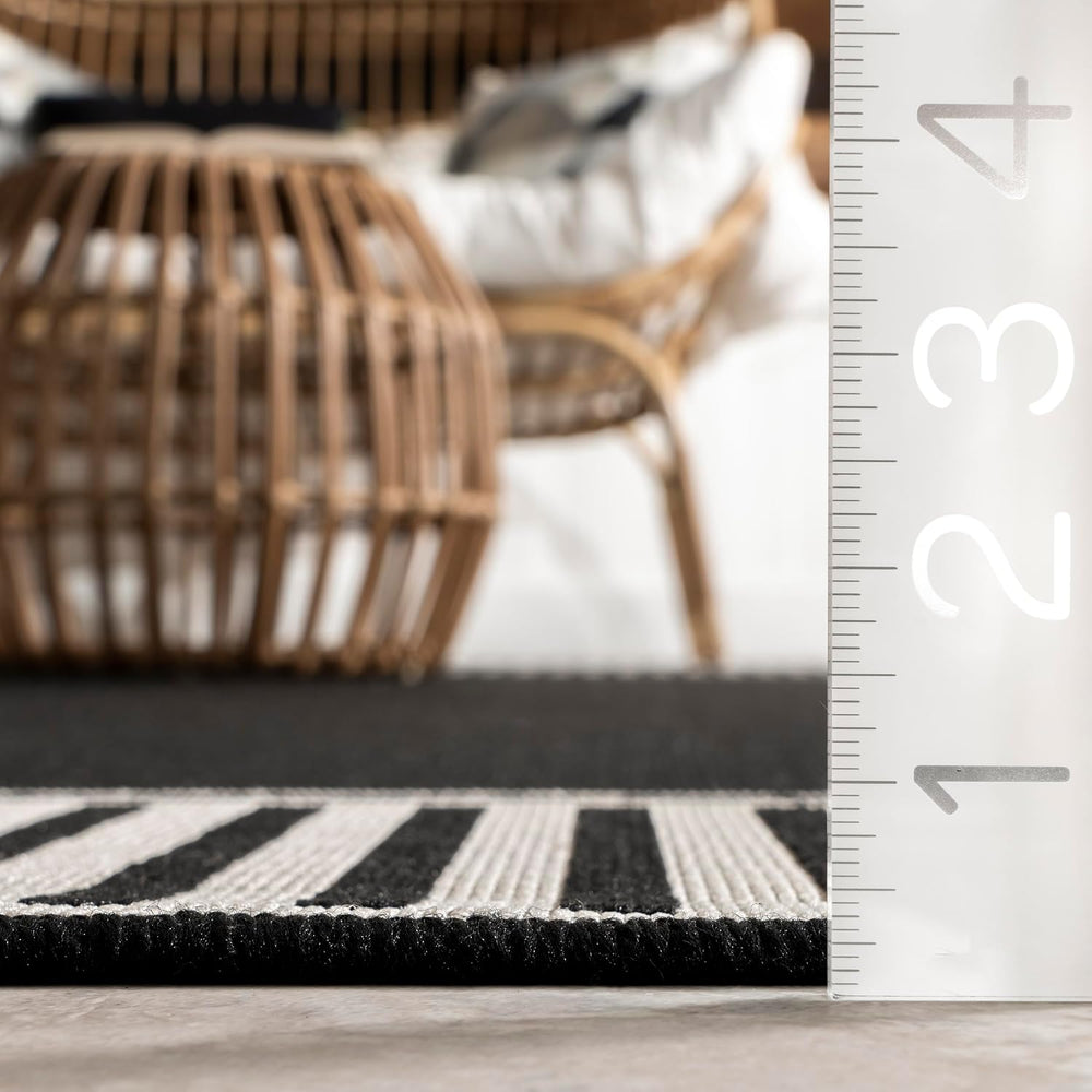 Nuloom Asha Black/Ivory, 5' x 8', Casual, Striped Border, Soft and Co...