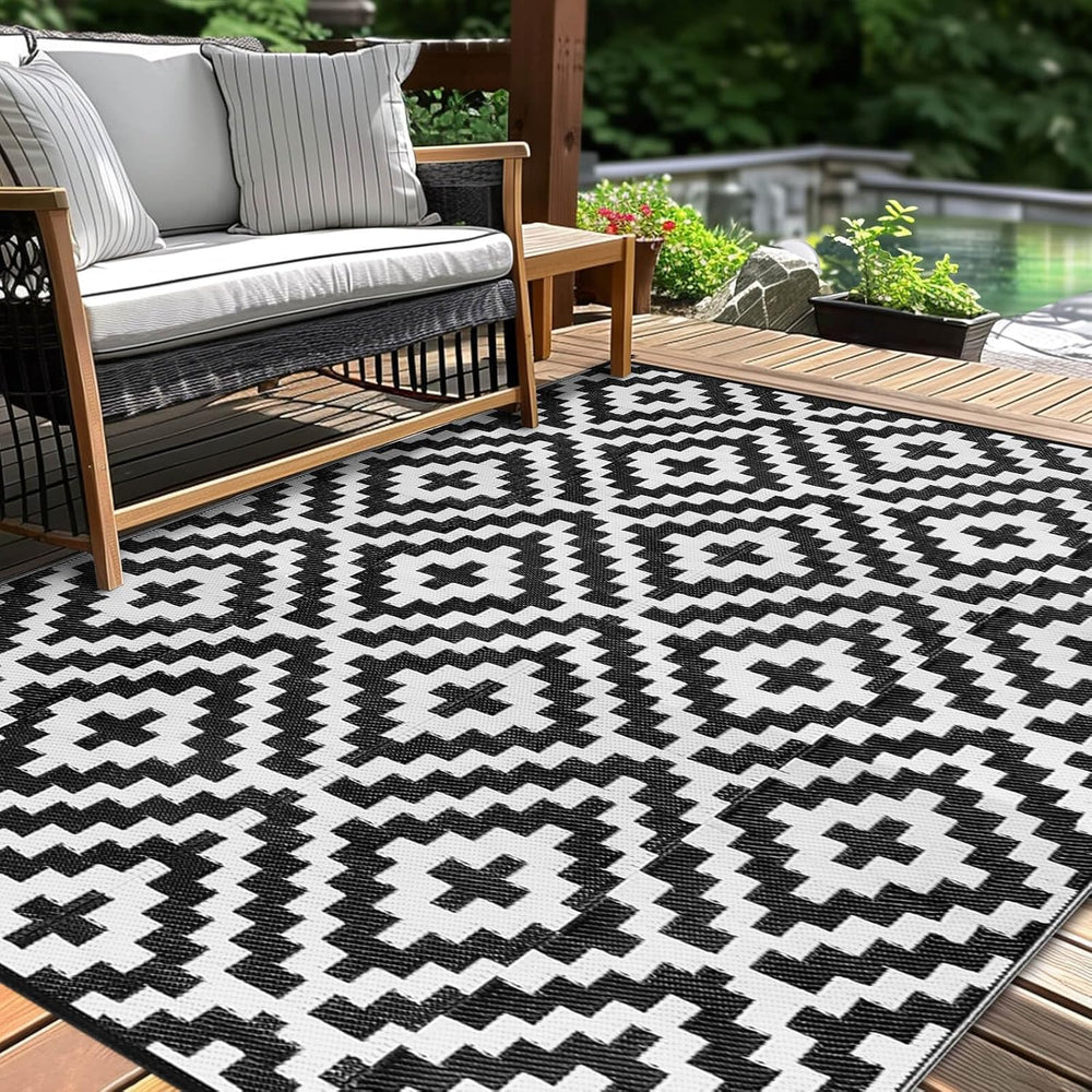 Kalafun Outdoor Patio Plastic Straw Rug, 5x8 ft, Black White