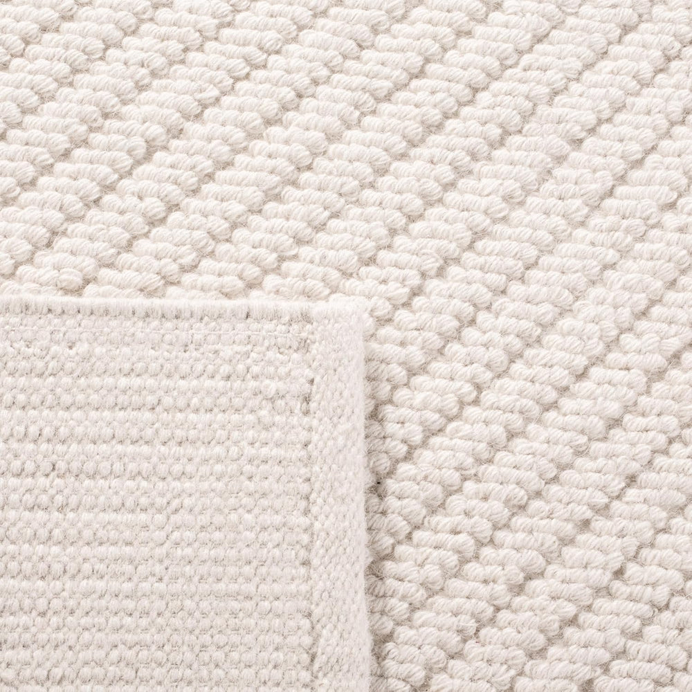 SAFAVIEH Natura Area Rug 6x8, Wool Knotted Ivory NAT450A
