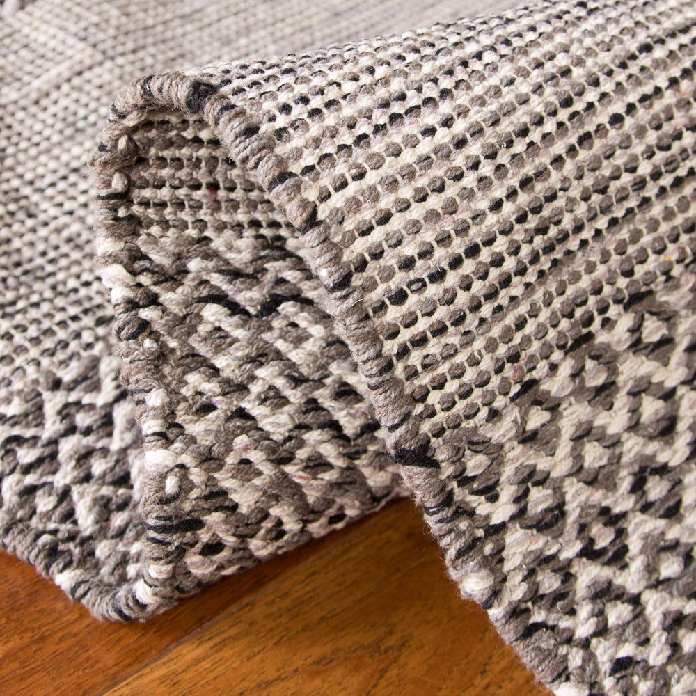 SAFAVIEH Montauk Collection Runner Rug - 2'3" x 12', Ivory &...