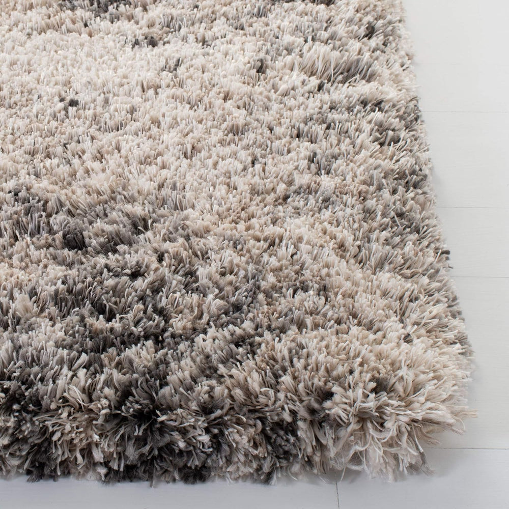 SAFAVIEH Iceland Shag Collection Accent Rug - 4' x 6', Cream & Gr...