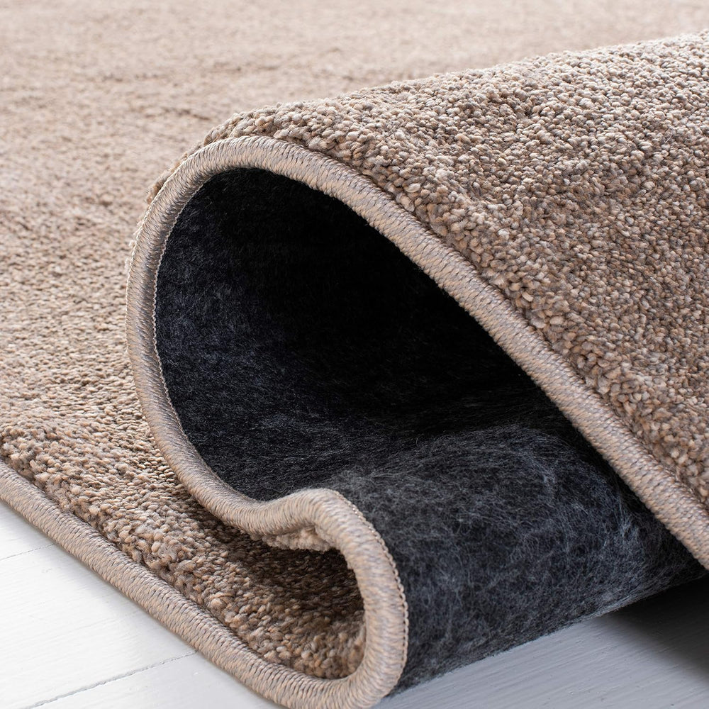 SAFAVIEH Plain and Solid Collection Area Rug - 5'5" x 7'7",...