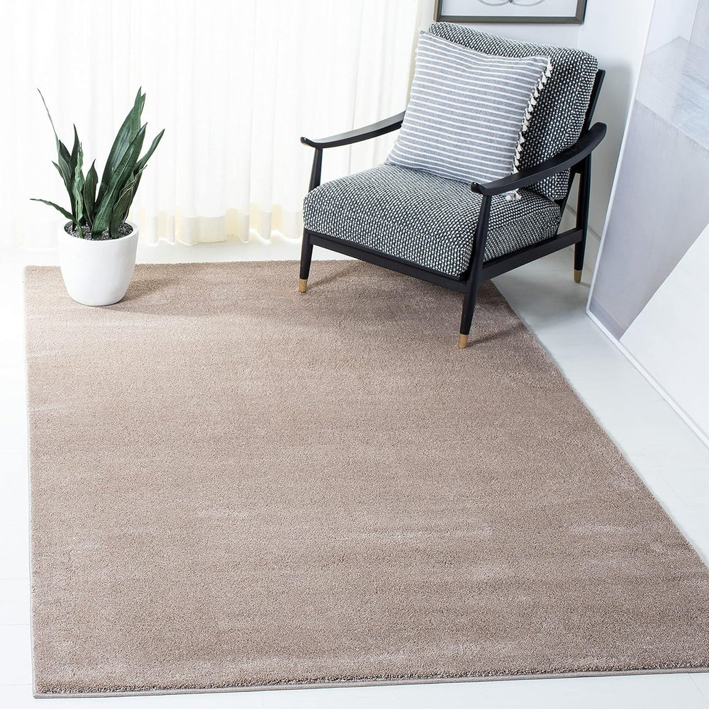 SAFAVIEH Plain and Solid Collection Area Rug - 5'5" x 7'7",...